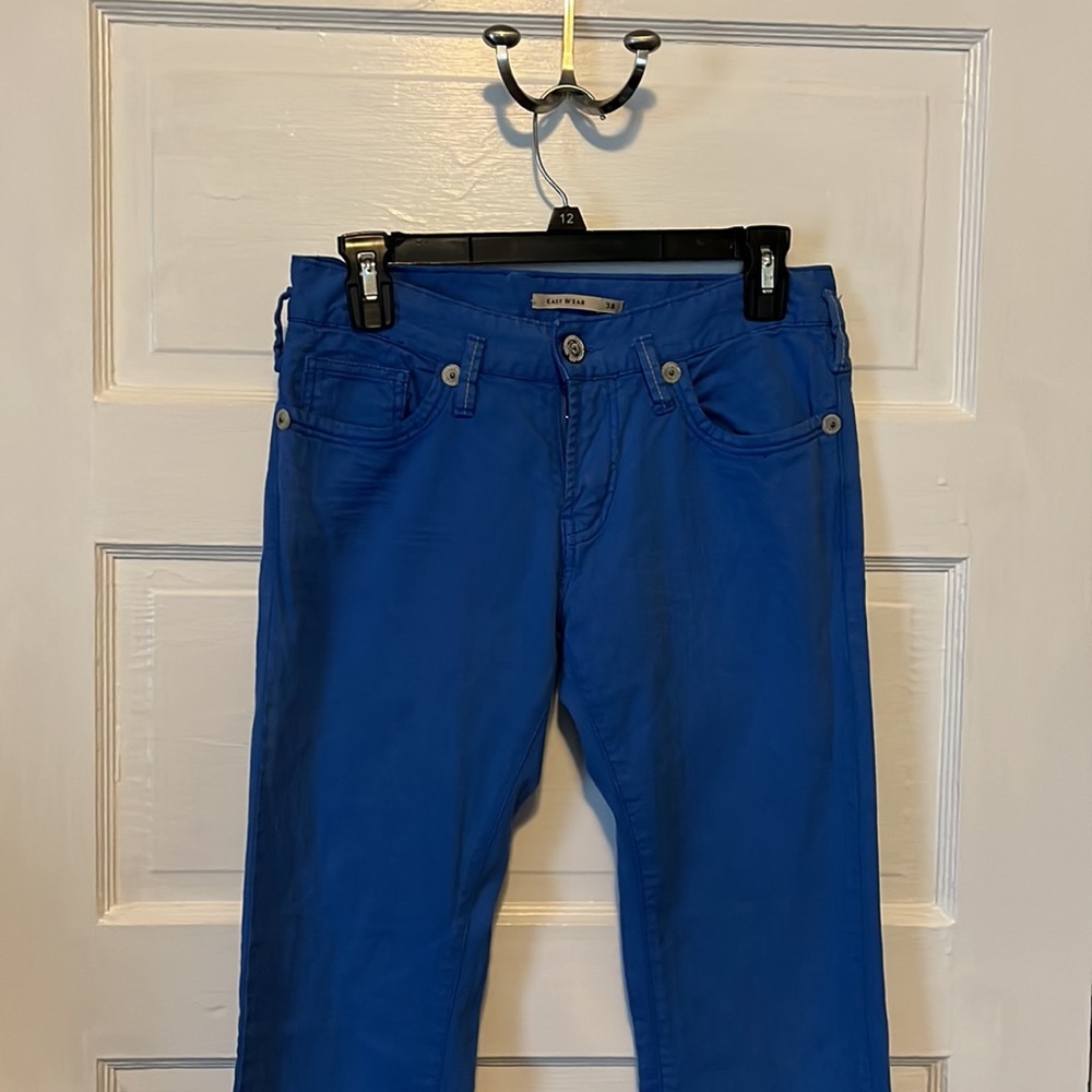 Blue Jeans - Picture 2 of 8